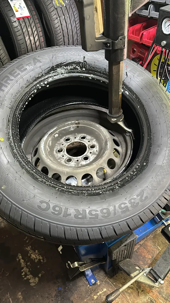 Mobile mechanic AK Tyres Hayes